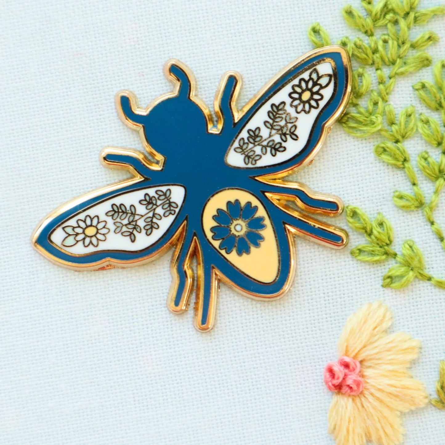 Sweet Bee Magnetic Needle Minder by Flamingo Toes