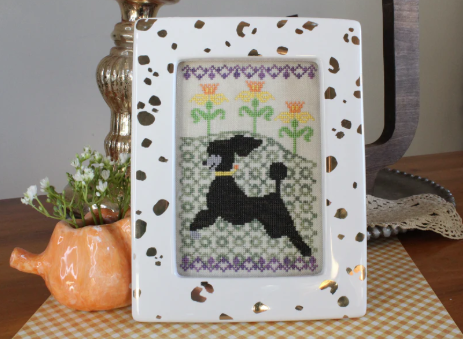 Frolicking in the Daffodils by Lindy Stitches