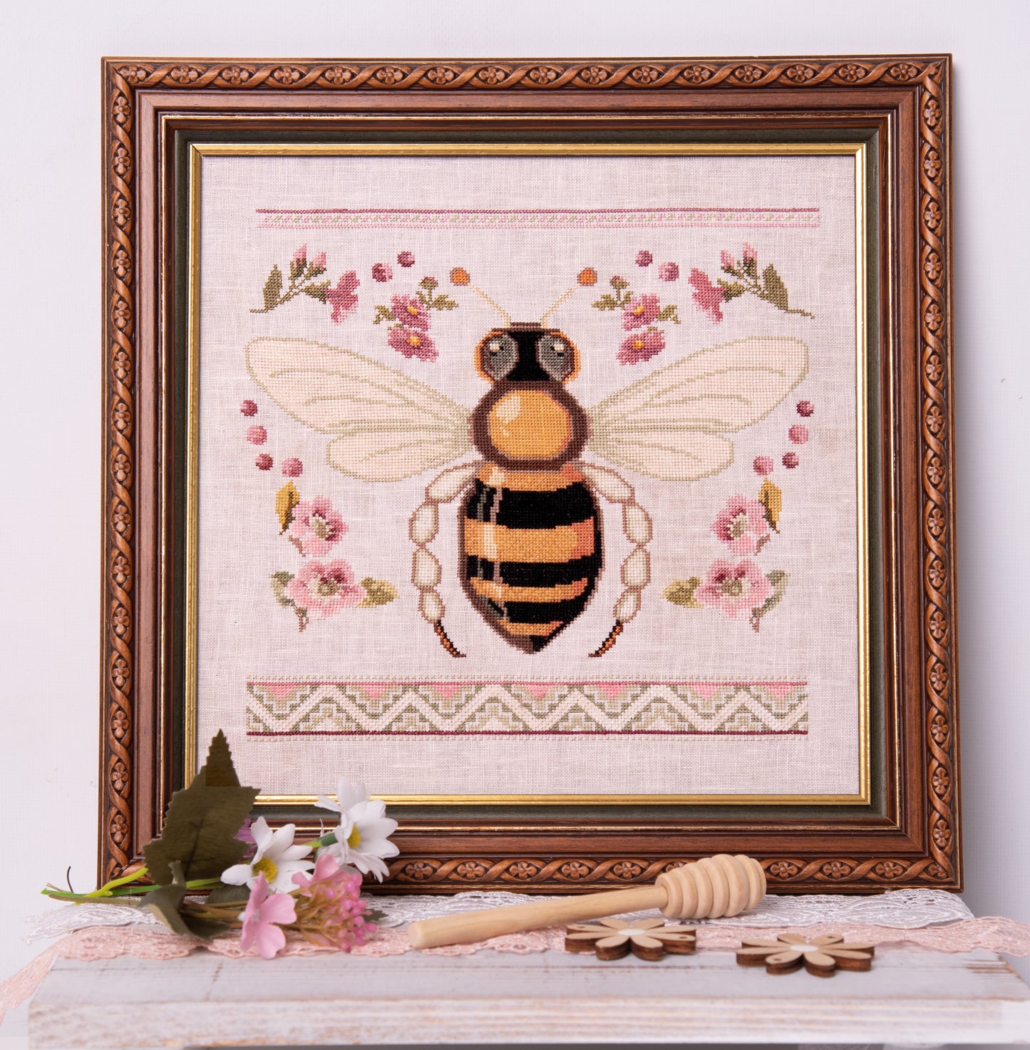 Bee and Blossoms by Samplers and Primitives